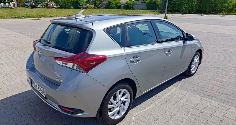 Toyota Auris cena 64990 przebieg: 97200, rok produkcji 2018 z Świnoujście małe 67